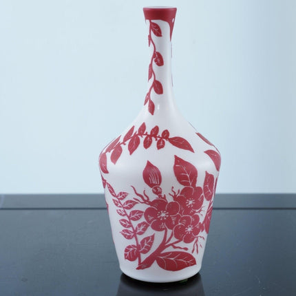 古董史蒂文斯和威廉姆斯红白浮雕玻璃花瓶