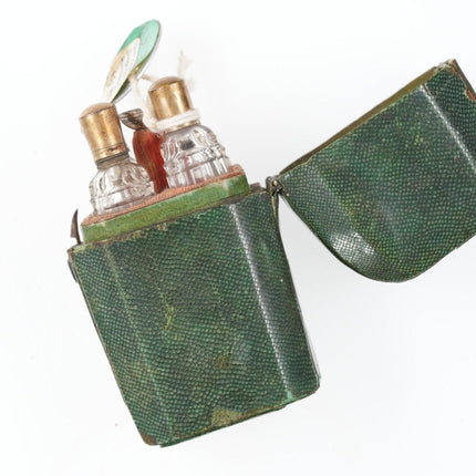 um 1790 Französisches Shagreen-Reiseparfüm Necessaire