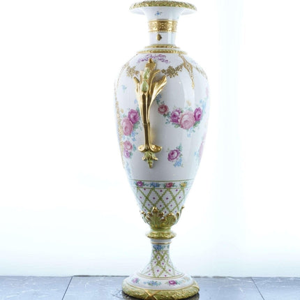 Palastartige Vase im Jugendstil von Franz Mehlem Royal Bonn aus der Zeit um 1900. Handbemalte Porträtvase aus Gold