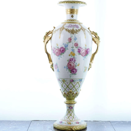 Palastartige Vase im Jugendstil von Franz Mehlem Royal Bonn aus der Zeit um 1900. Handbemalte Porträtvase aus Gold