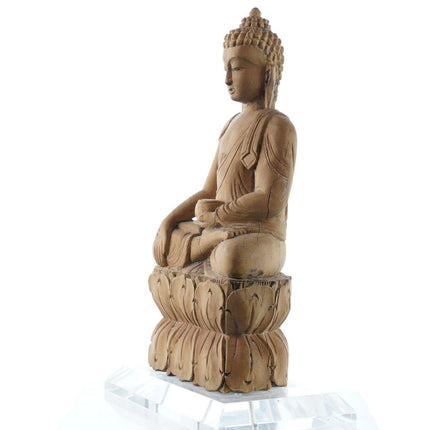 Antiker chinesischer Buddha aus geschnitztem Holz