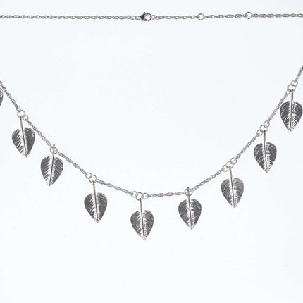 Seltene/im Ruhestand befindliche Halskette mit schimmernden Blättern von James Avery zum 60. Jahrestag