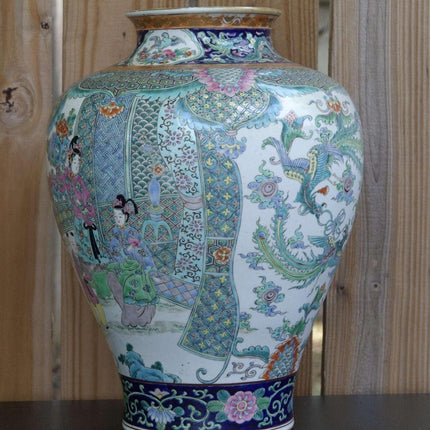 Riesige antike japanische Vase im Rosenmedaillon-Stil aus der Meiji-Zeit, polychrom emailliert, handdekoriert