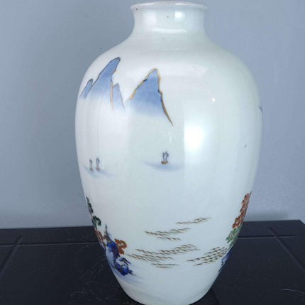 Meiji Period Japanese Arita Hand Painted Porcelain vase
