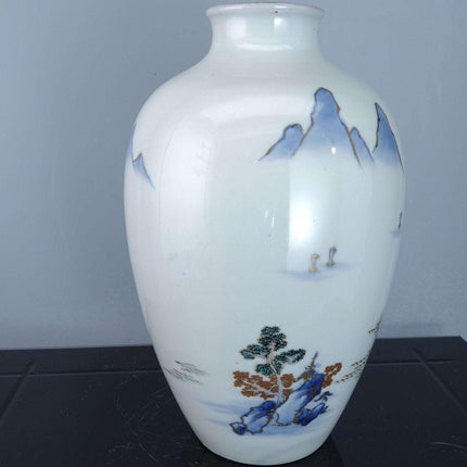 Meiji Period Japanese Arita Hand Painted Porcelain vase