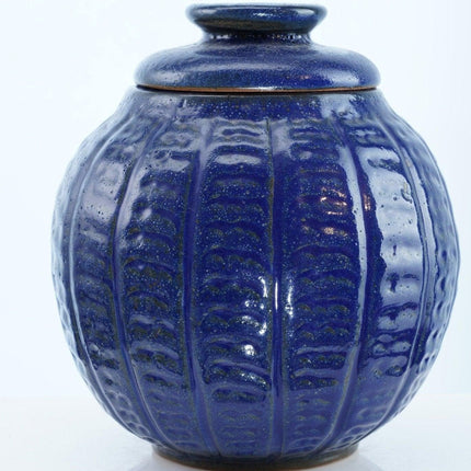 1959 Harding Black (1912-2004) Texas Studio Art Keramik-Ingwerglas mit sprudelnder kobaltblauer Glasur und durchgehend handgeritzter Verzierung