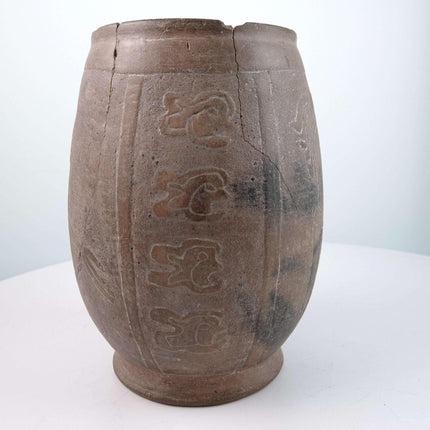 Präkolumbianische Maya-Keramik, geschnitztes zylindrisches Gefäß
