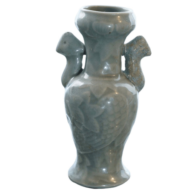 Frühe chinesische Celadon-Vase mit antiker Restaurierung
