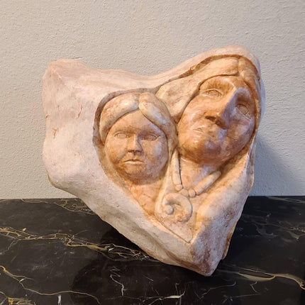 56 Pfund schwere geschnitzte Alabaster-Skulptur der amerikanischen Ureinwohner mit Büffelrobe von D Hales 1990