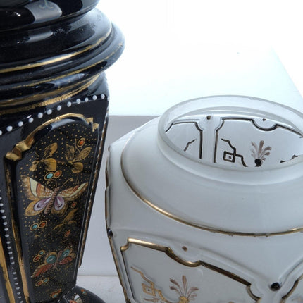 c1880 Böhmische schwarze Glaslampe mit handemaillierten Schmetterlingen und elektrifiziertem Öl