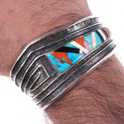 Preston Monongye (Hopi) (1927-1987) Armband aus gegossenem Tuffsilber mit mehreren Steinen, Intarsieneinlage und Maisreihen aus Korallen