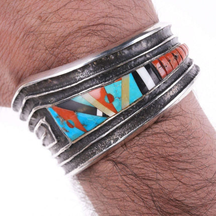 Preston Monongye (Hopi) (1927-1987) Armband aus gegossenem Tuffsilber mit mehreren Steinen, Intarsieneinlage und Maisreihen aus Korallen