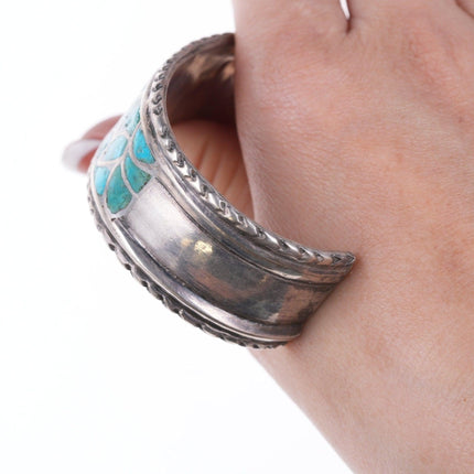 Bracciale in argento sterling con intarsio Zuni Fishscale da 6 3/8" degli anni '40 e '50