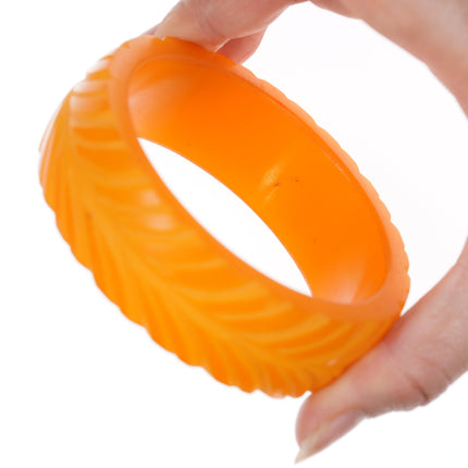 8.25" c1940's Carved Bakelite Bangle Butterscotch