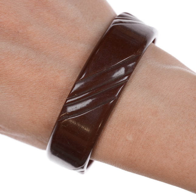 Cokelat Bangle Bakelite Ukiran 8" tahun 1940-an