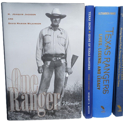 4 signierte Bücher der Texas Rangers, gewidmet der Familie von Homer Garrison jr