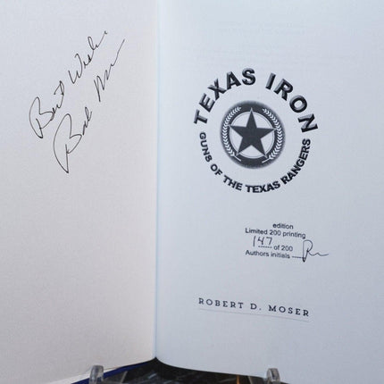 4 signierte Bücher der Texas Rangers, gewidmet der Familie von Homer Garrison jr