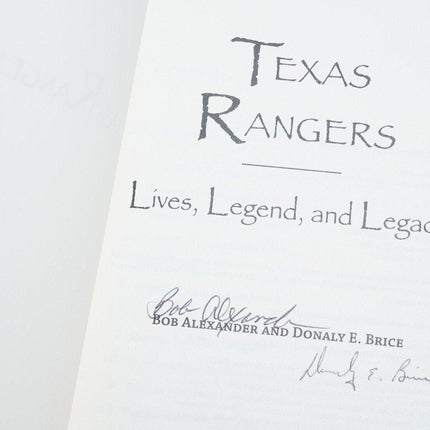 4 本德克萨斯游骑兵队签名书籍，献给小荷马·加里森 (Homer Garrison jr) 家人