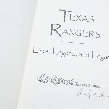 4 signierte Bücher der Texas Rangers, gewidmet der Familie von Homer Garrison jr