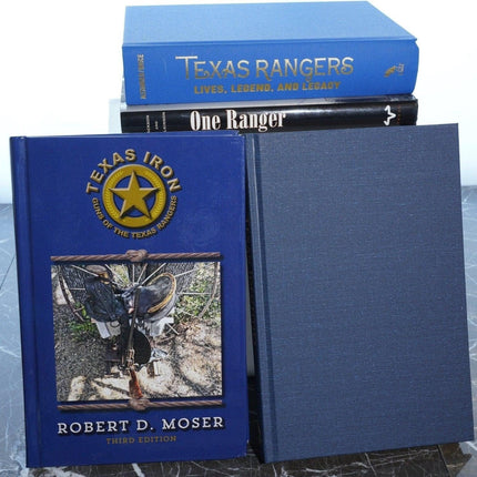 4 signierte Bücher der Texas Rangers, gewidmet der Familie von Homer Garrison jr