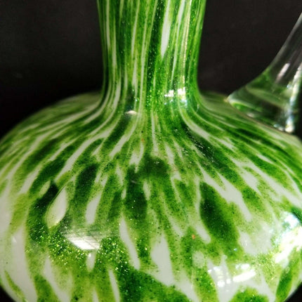 绿色亮片玻璃水壶 绿色白色云母斑点 c.1890 9 英寸