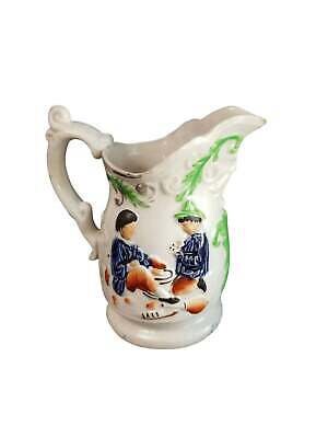 Staffordshire Pitcher Reliefgeformte Kinderspielkarten, frühes 19. Jahrhundert, 4 3/8" hoch x 3,75" mit Griff