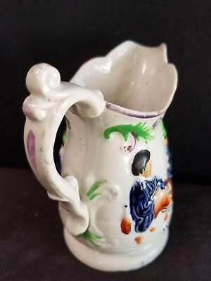 Staffordshire Pitcher Reliefgeformte Kinderspielkarten, frühes 19. Jahrhundert, 4 3/8" hoch x 3,75" mit Griff