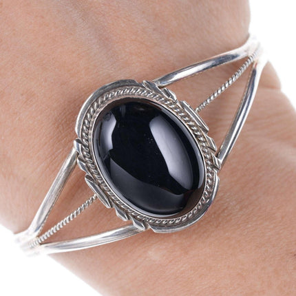 Manschettenarmband aus Sterlingsilber und Onyx im Südwesten