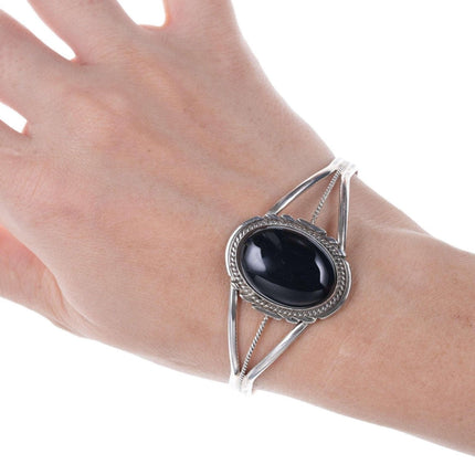 Manschettenarmband aus Sterlingsilber und Onyx im Südwesten