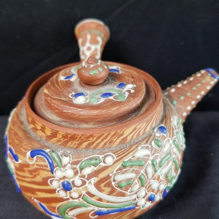 Antique Small Japanese Teapot Red Clay Moriage Satsuma Decoration Marbelized unu