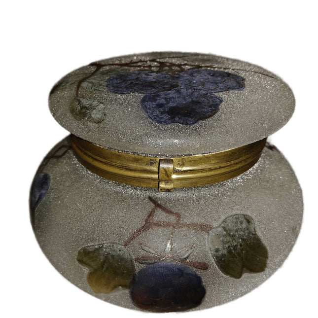 艺术玻璃梳妆台罐 Coralene，手绘浆果，金色装饰，镀金金属框架，约 1900 年