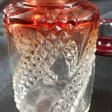 Baccarat Rose Tiente Rubina 玻璃香味瓶，带搪瓷盖，约 1890 年