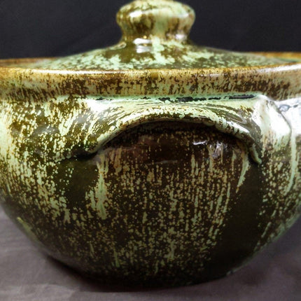 A.R. Cole Pottery Frogskin Green Covered Auflaufform