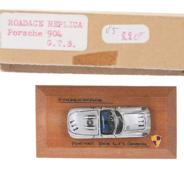 Britischer Roadace-Replika-Porsche 904 GTS Carrera aus den 1980er-Jahren in Box