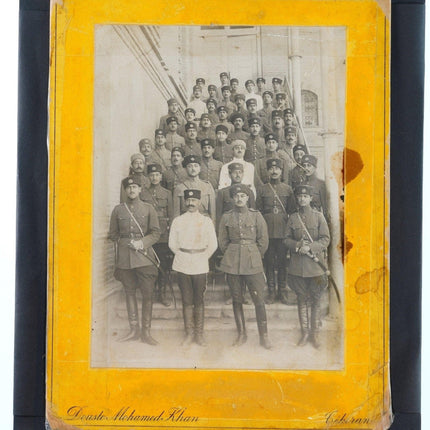 杜斯特·穆罕默德·汗 (Douste Mohammed Khan) 与波斯军队在德黑兰的古董照片