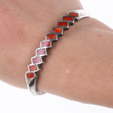 6 3/8" 40's-50's Zuni Silver coral channel inlay zig-zag bracelet