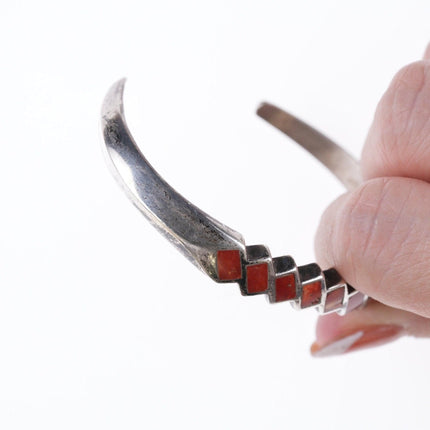 6 3/8" 40's-50's Zuni Silver coral channel inlay zig-zag bracelet