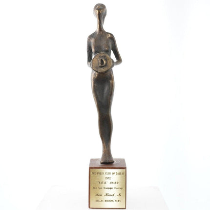 1972 Press Club of Dallas „Katie Award“ Beste Spot-Zeitungsberichterstattung Sam Kinch Jr. Dallas Morning News Modernistische Bronzeskulptur