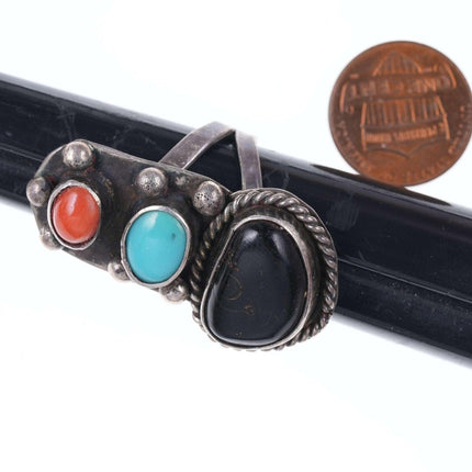 Großer Vintage-Ring aus Sterlingsilber/Türkis, Koralle und Onyx der amerikanischen Ureinwohner