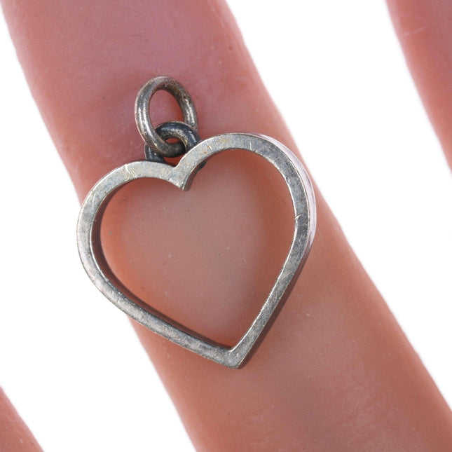 James Avery 3D open Heart Charm ที่เกษียณแล้วในสกุลเงินสเตอร์ลิง