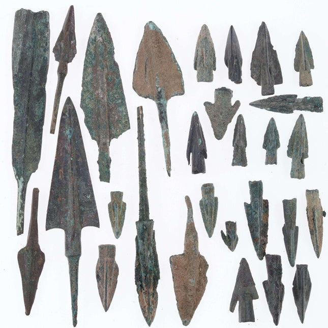 ca. 700–1000 v. Chr. Luristan-Bronze-Sammlung von Speeren und Pfeilspitzen