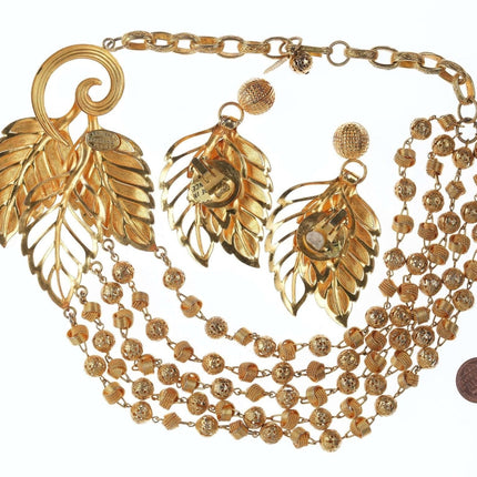 Um 1990, eine goldfarbene Laufsteg-Halskette und Ohrclips von Philippe Ferrandis Paris aus Frankreich