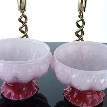 1890er-Jahre-Studentenlampenpaar aus rosa bis cranberryfarbenem Glas