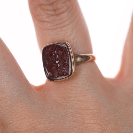 sz5.75 Antique gold carved carnelian ring