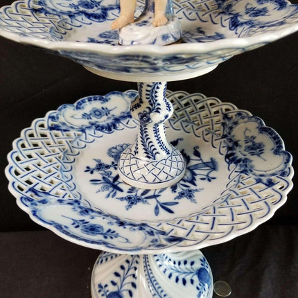 Meissen 洋葱人物花絮双层网状 Tazza 桌子中心装饰品，顶部有人物 17 英寸 19 世纪