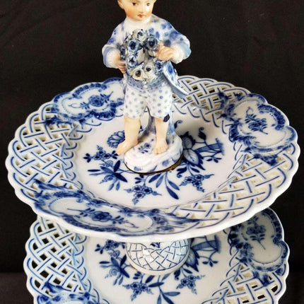 Meissen 洋葱人物花絮双层网状 Tazza 桌子中心装饰品，顶部有人物 17 英寸 19 世纪