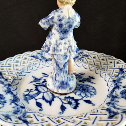 Meissen 洋葱人物花絮双层网状 Tazza 桌子中心装饰品，顶部有人物 17 英寸 19 世纪