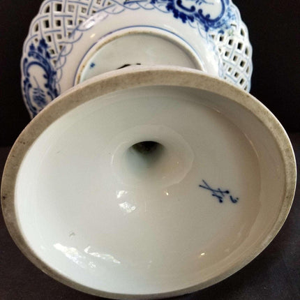 Meissen 洋葱人物花絮双层网状 Tazza 桌子中心装饰品，顶部有人物 17 英寸 19 世纪