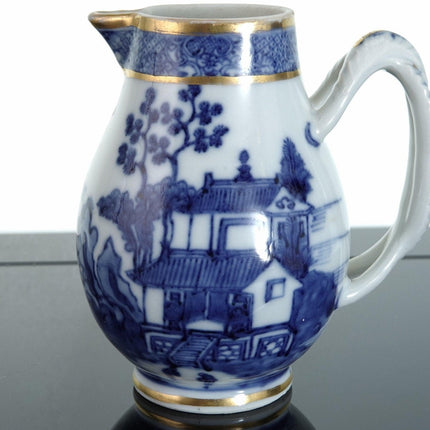 c1820 Chinesischer Minikrug mit blauer Unterglasurverzierung und Goldverzierung