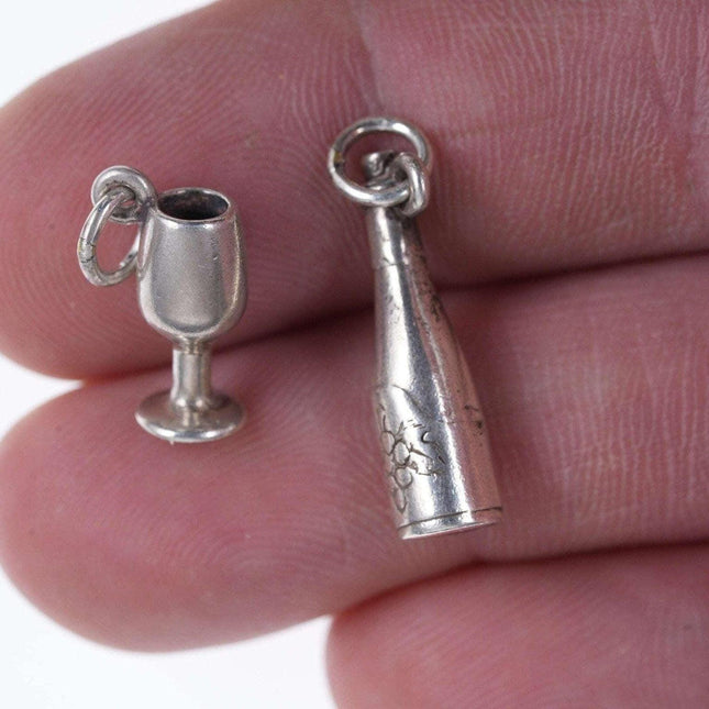 Pensionierter James Avery Sterling Goblet Charm und Weinflasche